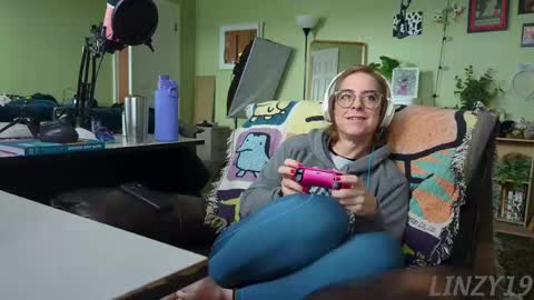 Linzy19 online show from February 21, 2025, 6:04 pm