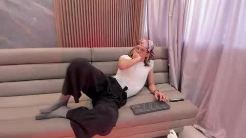 Lior evan online show from November 14, 2025, 11:42 am