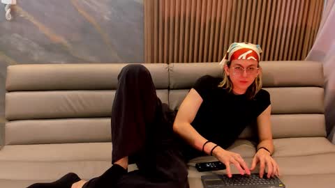 Lior evan online show from December 4, 2025, 11:30 am