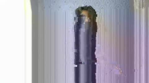 Liora selenex online show from November 17, 2025, 4:07 am