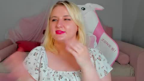 LioraArdyn online show from May 10, 2026, 5:12 am