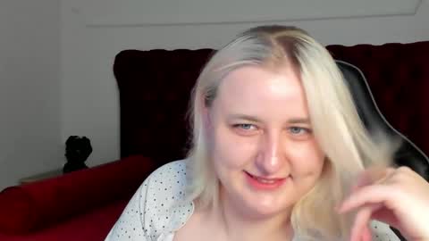 LioraArdyn online show from May 13, 2026, 5:16 am