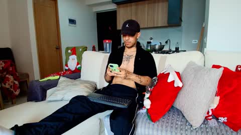 Snapshot of liorvante chatting on December 17, 2025, 2:12 pm Lior Vante online show from December 17, 2025, 2:12 pm