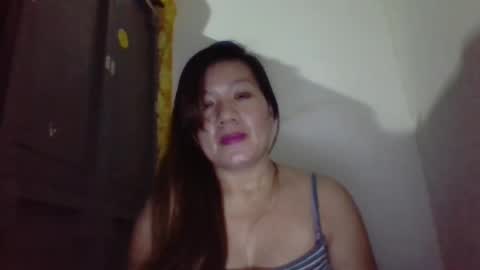 Snapshot of lipsofangel16 chatting on December 8, 2024, 3:24 pm im cherry online show from December 8, 2024, 3:24 pm