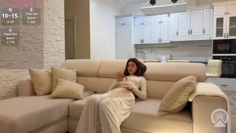 lipsylolly online show from April 10, 2026, 8:46 pm