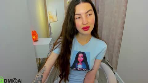 Lira revery online show from December 5, 2025, 12:19 am