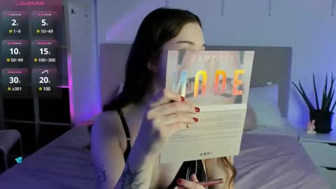 lisa_moons online show from March 11, 2025, 2:18 pm