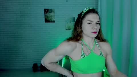 Snapshot of lisa_ree_ chatting on December 4, 2025, 9:45 pm lisa online show from December 4, 2025, 9:45 pm