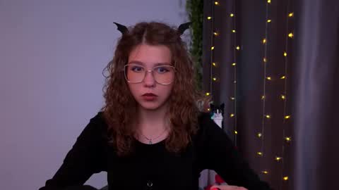  Lisa  online show from November 1, 2025, 10:45 pm