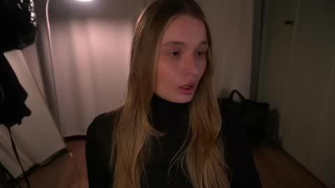 Elisabeth or Lisa online show from May 3, 2026, 8:04 pm