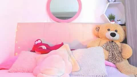 Snapshot of lisaa_a chatting on December 16, 2025, 11:21 pm Lisa online show from December 16, 2025, 11:21 pm