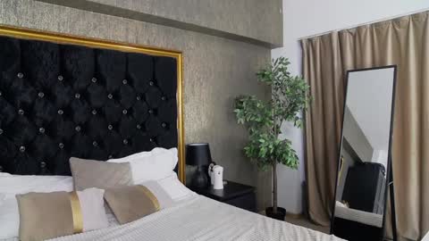 lisacroft online show from February 6, 2025, 12:59 pm