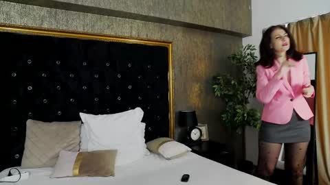 lisacroft online show from March 7, 2025, 12:56 pm