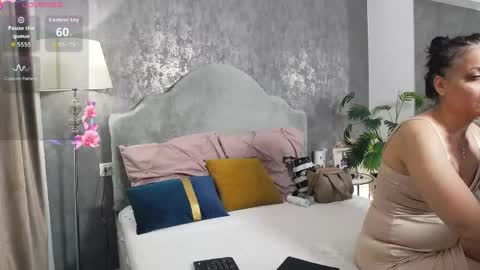 lisacroft online show from May 25, 2026, 6:52 am