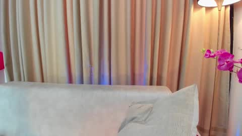 Snapshot of lisahadwiin chatting on February 15, 2025, 9:37 pm LisaHadwiin online show from February 15, 2025, 9:37 pm