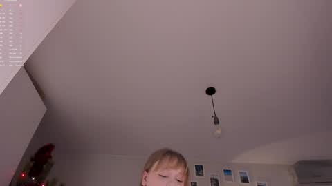 -Lisa- Help me to reach 100 thumbs up3 online show from January 4, 2025, 2:25 pm