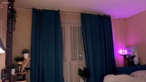 -Lisa- Help me to reach 100 thumbs up3 online show from September 18, 2025, 9:39 pm