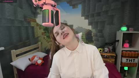 Lisa online show from March 4, 2025, 8:27 pm