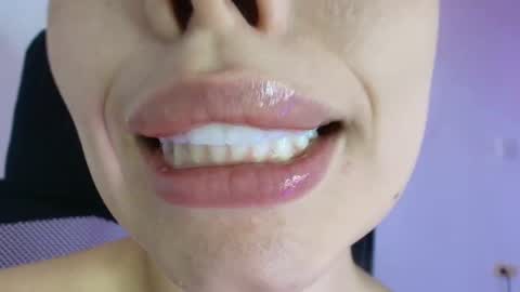 Snapshot of lisbet_21x chatting on December 22, 2025, 11:13 pm Lisbet online show from December 22, 2025, 11:13 pm