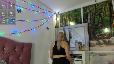 Snapshot of lissa_brown_ chatting on December 18, 2024, 1:59 am Lissa online show from December 18, 2024, 1:59 am