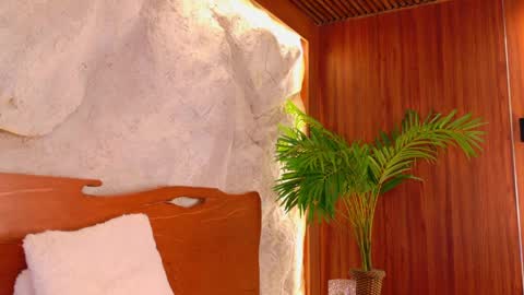 Isaa  online show from April 1, 2026, 1:41 pm