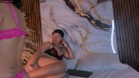 lissy_kimmy online show from May 19, 2026, 6:47 pm