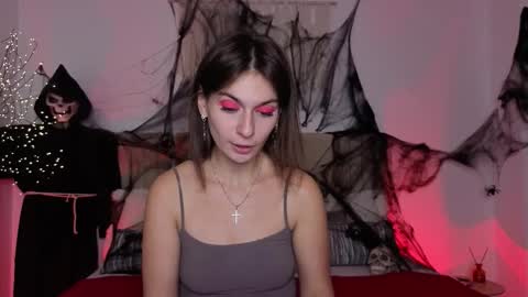 Snapshot of lit1le_mia chatting on October 28, 2025, 9:39 pm lit1le_mia online show from October 28, 2025, 9:39 pm