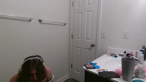 Peaches online show from November 15, 2025, 9:06 am