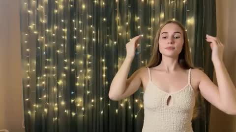 LUNA online show from December 14, 2025, 6:23 pm