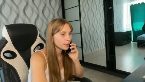 Snapshot of litle_girl05 chatting on June 21, 2026, 7:22 am LUNA online show from June 21, 2026, 7:22 am