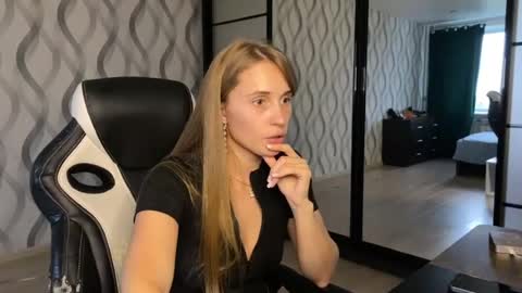 Snapshot of litle_girl05 chatting on July 10, 2026, 4:31 pm LUNA online show from July 10, 2026, 4:31 pm