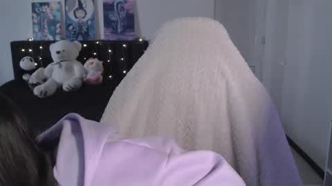 little__flowers online show from March 15, 2026, 10:21 am