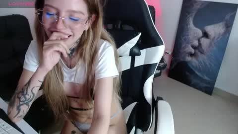 Snapshot of little_amy__ chatting on May 28, 2026, 11:57 pm Amelie online show from May 28, 2026, 11:57 pm