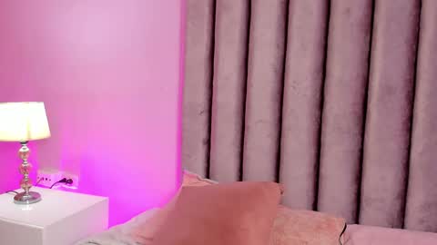 angelica online show from December 3, 2025, 10:41 pm