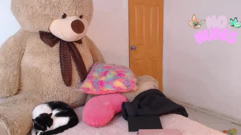 Snapshot of little_angelito2 chatting on February 4, 2026, 9:53 pm TU ANGELITO online show from February 4, 2026, 9:53 pm