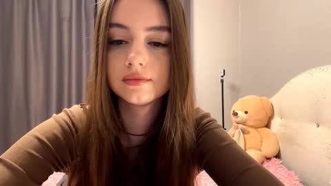 Catherine online show from November 19, 2025, 2:22 am