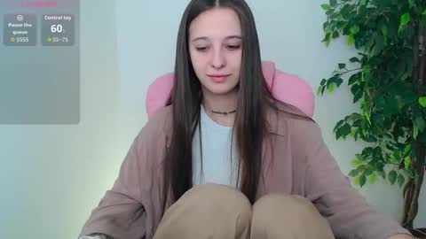 Snapshot of little_cherry___ chatting on September 18, 2025, 6:37 am Lana online show from September 18, 2025, 6:37 am