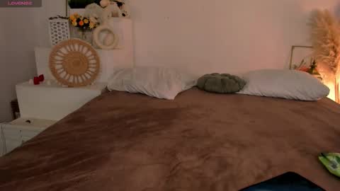 Snapshot of little_clare_ chatting on March 24, 2026, 8:52 am little_clare_ online show from March 24, 2026, 8:52 am