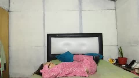 Snapshot of little_devil_diablita90 chatting on October 10, 2025, 12:15 pm Diablita online show from October 10, 2025, 12:15 pm