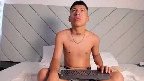 little_kris1 online show from November 5, 2025, 12:27 pm