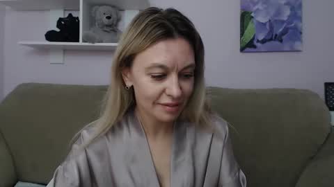 Snapshot of little_milf_ chatting on September 23, 2025, 11:02 am Kate online show from September 23, 2025, 11:02 am