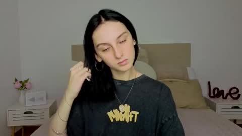 Snapshot of little_mollee chatting on October 16, 2025, 8:10 pm little_mollee online show from October 16, 2025, 8:10 pm