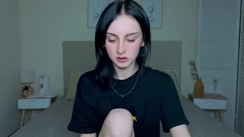 Snapshot of little_mollee chatting on November 11, 2025, 9:48 pm little_mollee online show from November 11, 2025, 9:48 pm