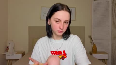 Snapshot of little_mollee chatting on November 23, 2025, 4:01 am little_mollee online show from November 23, 2025, 4:01 am