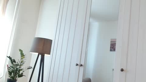 Nicole online show from September 14, 2025, 7:07 am