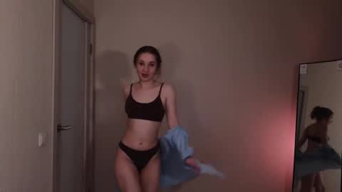 Snapshot of little_pretty_woman chatting on October 23, 2025, 6:50 pm little_pretty_woman online show from October 23, 2025, 6:50 pm