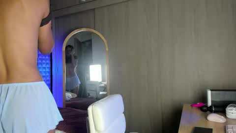 Snapshot of little_sugar19 chatting on February 19, 2026, 2:18 am alex online show from February 19, 2026, 2:18 am