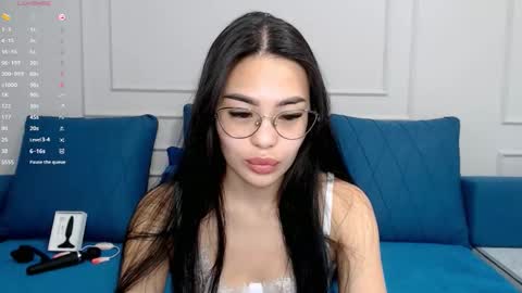 Snapshot of little_v1rgin_angel chatting on January 18, 2026, 9:35 am Kwan online show from January 18, 2026, 9:35 am