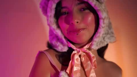 Snapshot of little_vel chatting on October 22, 2025, 6:29 pm Im your little Velinda online show from October 22, 2025, 6:29 pm