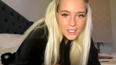 Snapshot of littleblonde010 chatting on February 7, 2026, 5:49 pm Littleblonde010 online show from February 7, 2026, 5:49 pm